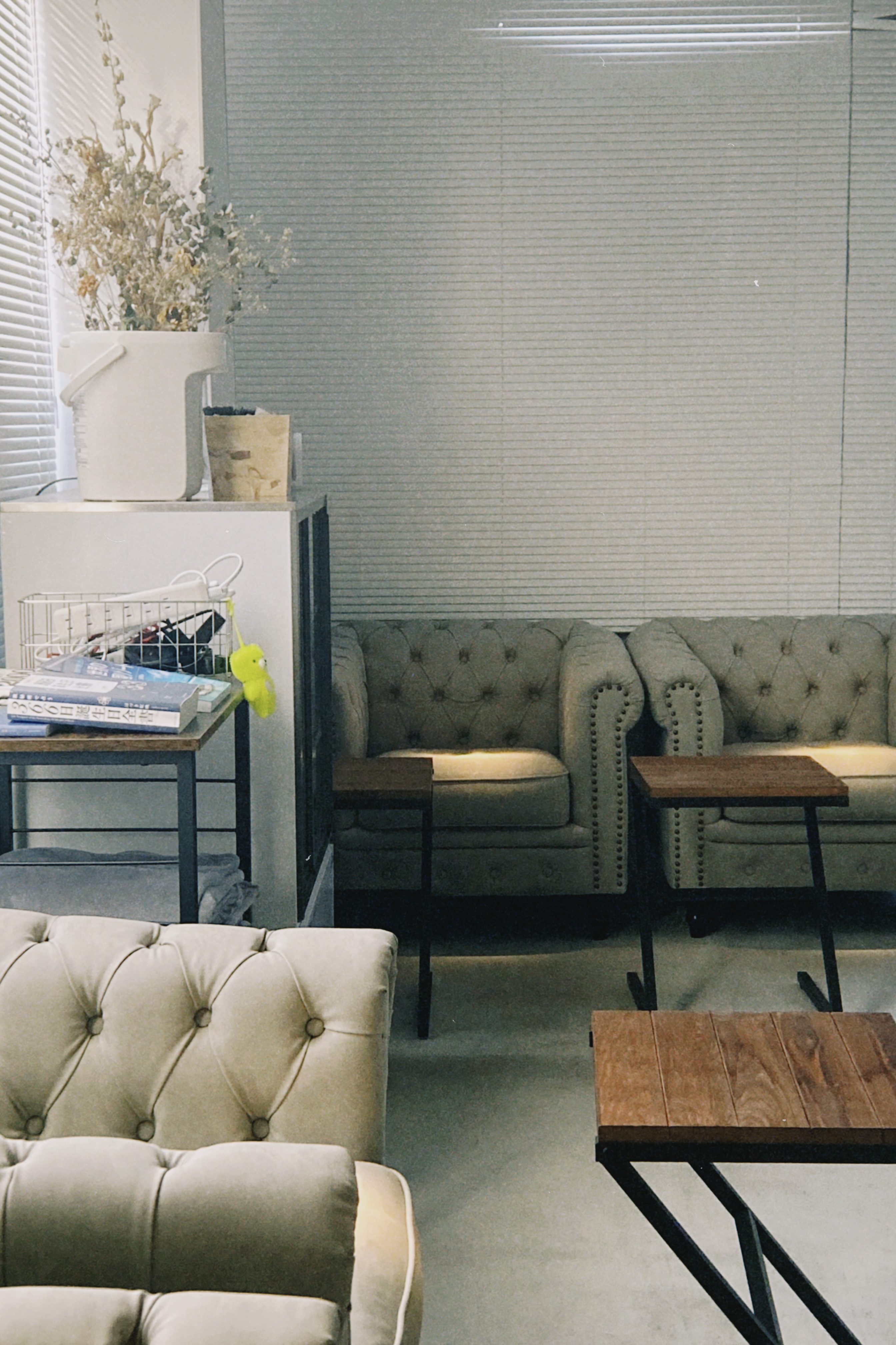 Shisha Bubble ソファ席（フィルム風）